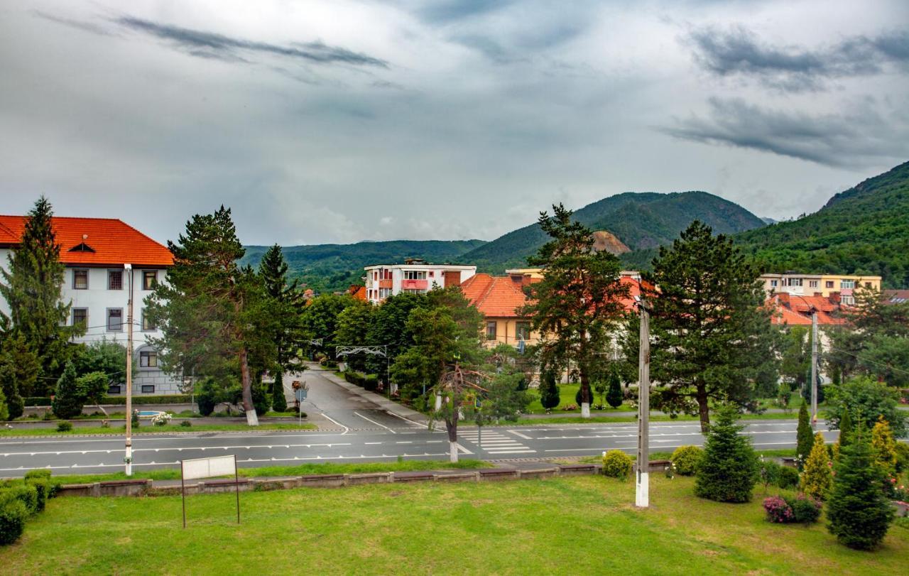 Apartament Delora View Bumbesti-Jiu Zewnętrze zdjęcie